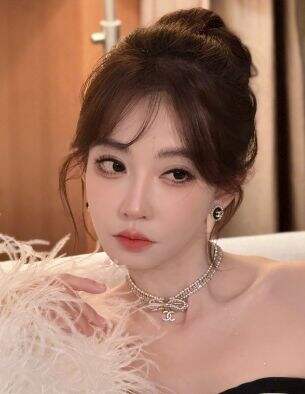 冯提莫剪短发回归直播，状态消瘦引网友热议，自曝停播另有原因