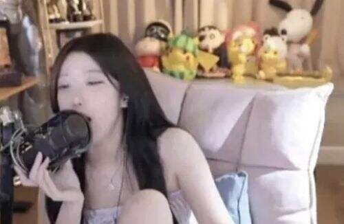 呆妹儿转行当助眠主播,精致装扮加夹子音反差太大,网友:睡不着