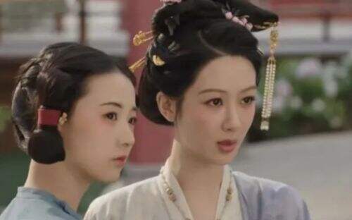 《国色芳华》女主杨紫被央视点名,只字不提演技,却道出不同的观感