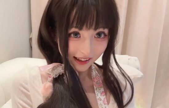 高颜值女Coser直播装扮女佣,直言黑白色更有韵味,不料被光速下播