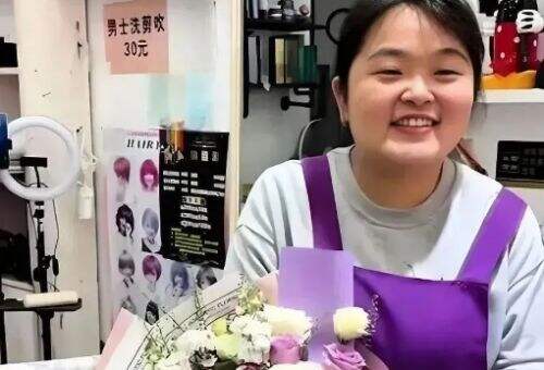 发型师晓华上春晚了,成为春晚特邀发型师,这波流量算是接住了