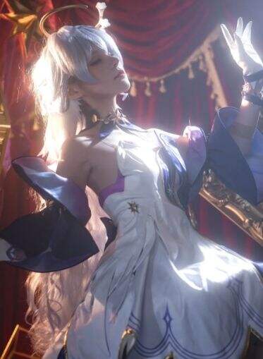 崩铁知更鸟COS:大明星气质拉满,天神面孔,甜美嗓音,实在太美了