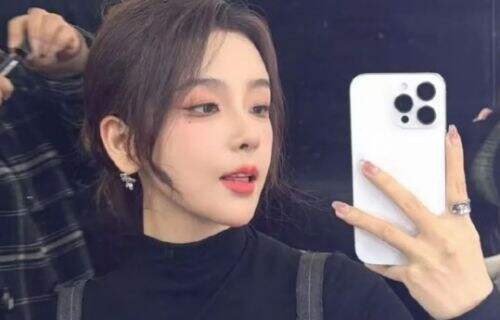 Rita直播展示好身材,竟意外曝光房间布置,被吐槽太凌乱像猪圈