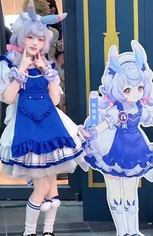 《原神》希格雯联名COS:小小护士长太可爱,蓝色短裙小腿袜萌化众人