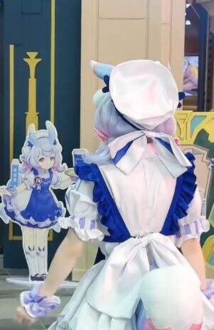 《原神》希格雯联名COS:小小护士长太可爱,蓝色短裙小腿袜萌化众人