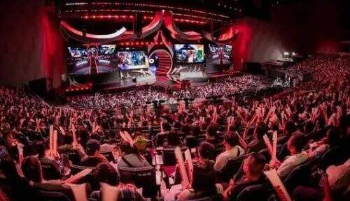 LPL官方向观众妥协,赛后互动环节回归,届时将抽取5位观众上台合影