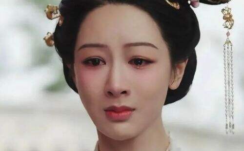 《国色芳华》杨紫哭戏再出圈，但沧桑僵硬的表情却让人感到出戏