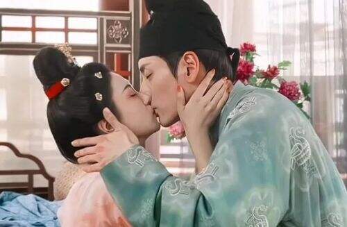 《国色芳华》他饰演渣男前夫哥，离过婚考过公，从偶像转型成实力派