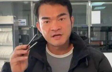 体德学院校长李维刚也塌房,带货牛肉卷被打假,疑似遭遇套牌销售