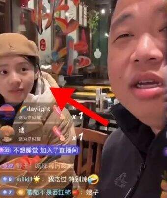 女主播意外暴露2000W余额,引网友热议不断,蓝战非:这么有钱还卖惨