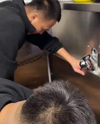 网红狗“艾特”直播洗澡遭意外,千万粉博主遭骂,更有明星发声指责