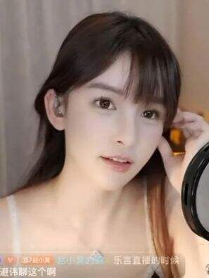赵小臭力挺周淑怡,称恋爱没有错,只是爱错了人,网友:真是好姐妹