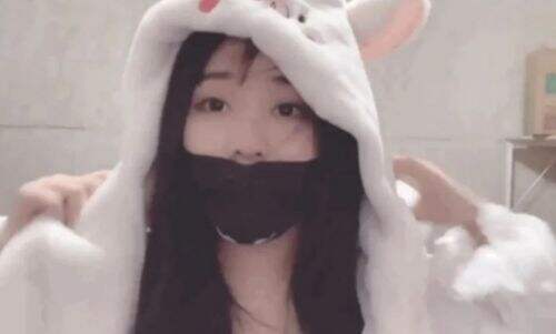 一条小团团更新视频，和男团合唱新歌太好听，称以后不会再直播了