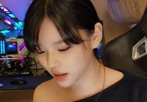 沫子展示自己后台私信,各种奇葩消息简直太精彩,网友:还都已读了