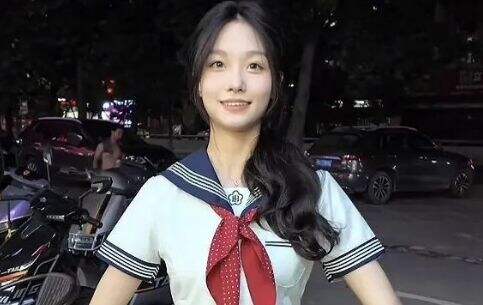 男摄影师爱上小10岁女友,女方如今成网红,男方发文称不会后悔