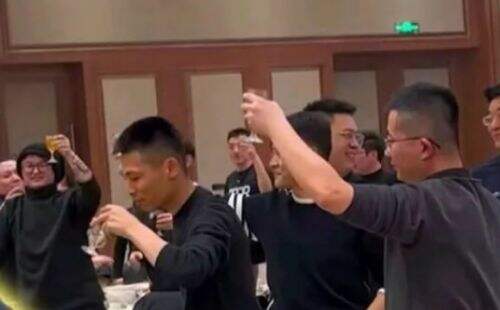 旭旭宝宝参加同学聚会，竟然不是其中混最好的，网友惊呼：人外有人