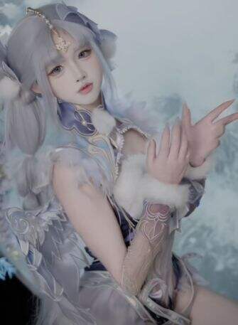 可爱小姐姐COS《永劫无间》殷紫萍,柔荑执剑,心藏锋芒,颜值太高了