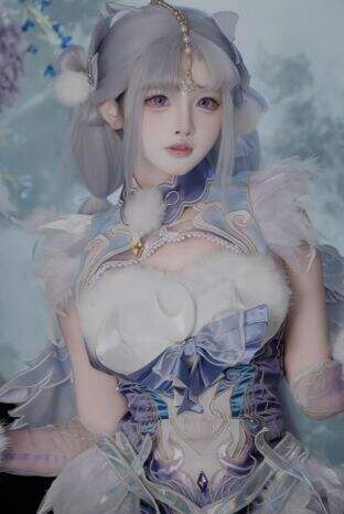 可爱小姐姐COS《永劫无间》殷紫萍,柔荑执剑,心藏锋芒,颜值太高了