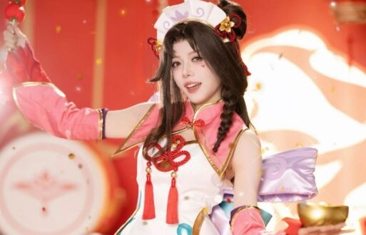 LPL美女主持骆歆COS萨勒芬妮,点心宝贝太可爱,祝大家开业大吉