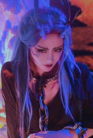 美女网红COS《哪吒2》敖闰，身材比动画中还好，一声大哥叫的人心酥