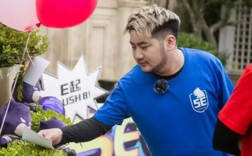 知名游戏一哥宣布退网,眼含热泪向观众告别,直言自己也只是普通人