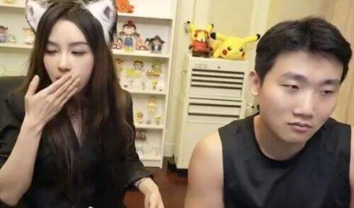 女解说Rita相亲被拒引热议,和伞皇直播全程看肌肉,网友:是真饿了