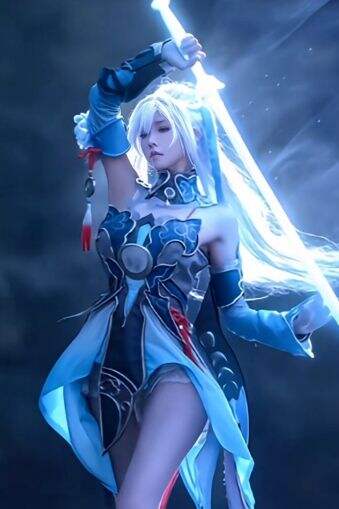 崩铁镜流COS：水中月色，照澈万川，真是太美了，比游戏还美