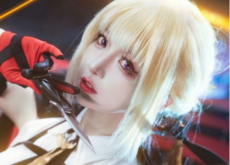 《绝区零》伊芙琳绝美COS：飒爽的保镖小姐姐，这次就用真名接下委托