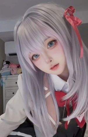 可爱妹子COS《邻座艾莉同学》艾莉，颜值太高了，小表情萌化了