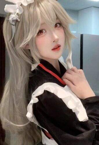 00后小姐姐COS《绝区零》丽娜,妩媚柔美,身材顶级,让人难以抗拒