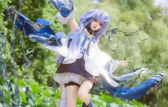 《崩铁》白露COS：小鸟依人，气质绝佳，长大后的白露太美了
