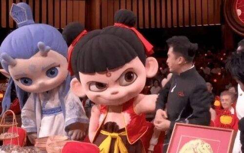 央视元宵晚会现场整活,哪吒打人,敖丙劝架,反差萌让观众乐声一片