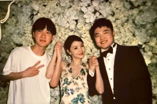 Uzi给老婆补办豪华婚礼,减肥后穿衣更加帅气,网友:真羡慕了