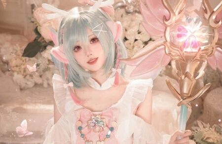《王者荣耀》瑶时之祈愿COS：娇小玲珑巨可爱，粉白裙子尽显魅力