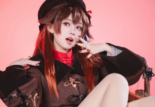 《原神》胡桃COS:小小只太可爱了,表情拿捏到位,身材比例超还原
