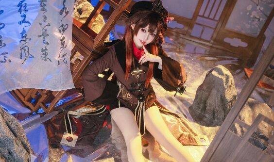 《原神》胡桃COS:小小只太可爱了,表情拿捏到位,身材比例超还原