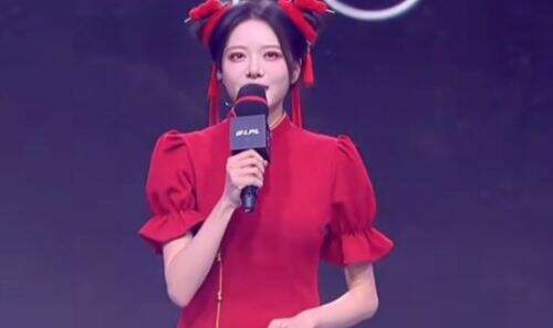 LPL女主持骆歆比赛现场COS哪吒，不料被吐槽蹭热度，网友：别整活了