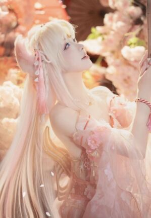 《永劫无间》胡桃COS:花枝轻纱裙摆仙气满满,玉足萌妹的独特魅力