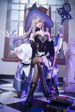 《崩铁》大黑塔COS：身姿曼妙，黑袜透光，绝美的智慧魔女难以拒绝
