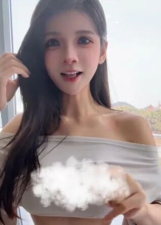 狗头萝莉被质疑“取肋瘦腰”，发视频晒身材回应，让大家没必要焦虑