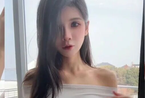 狗头萝莉被质疑“取肋瘦腰”，发视频晒身材回应，让大家没必要焦虑