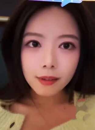 LPL女主持骆歆曝光收入，称去年工资只有16万，网友惊呼：怎么这么少