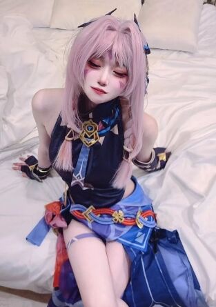 《原神》茜特菈莉COS：迷人双眸，绝佳身材，这么傲娇的奶奶哪里找