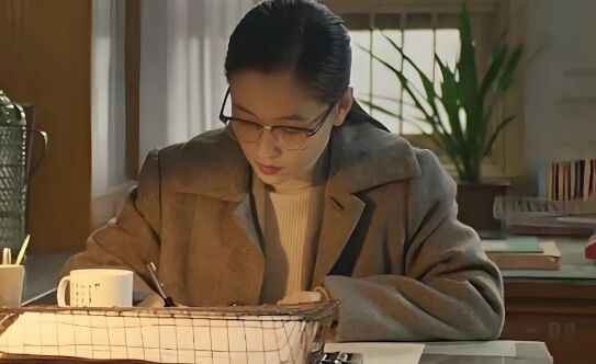 《六姊妹》直到被送进监狱，何家欢才知，背后主使竟是张秋林