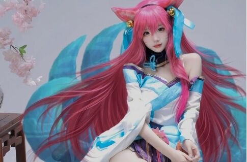 《英雄联盟》阿狸COS：肤白貌美，长腿吸睛，不愧是联盟中的女神