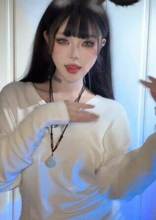 美女网红自曝躺一天就能赚钱，日收金额引热议，网友：一点不羡慕
