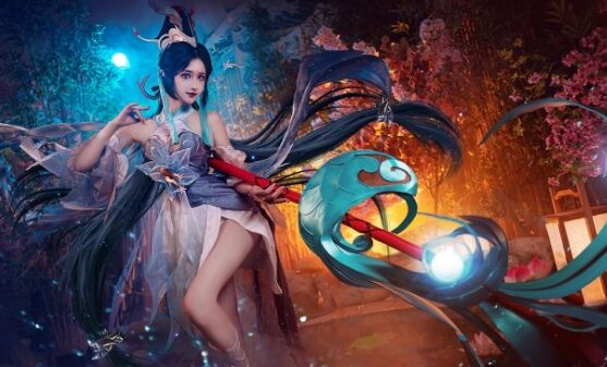 《王者荣耀》大乔白鹤梁神女COS：曲线身材太无敌，美得让人流连忘返