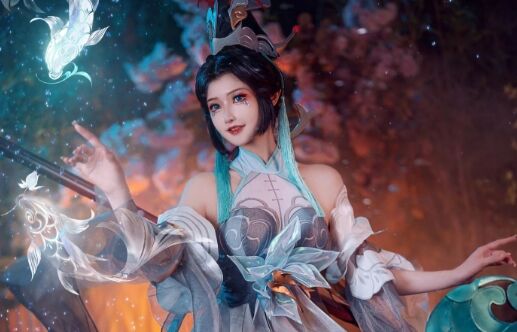 《王者荣耀》大乔白鹤梁神女COS：曲线身材太无敌，美得让人流连忘返