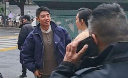 撒贝宁与王鸥现身福州,众明星齐聚太热闹,现场吃地道美食直夸赞