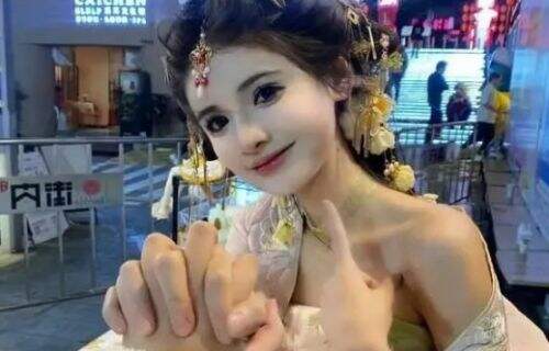 狗头萝莉发布澄清视频，解释大家热议话题，称自己想努力做个好人
